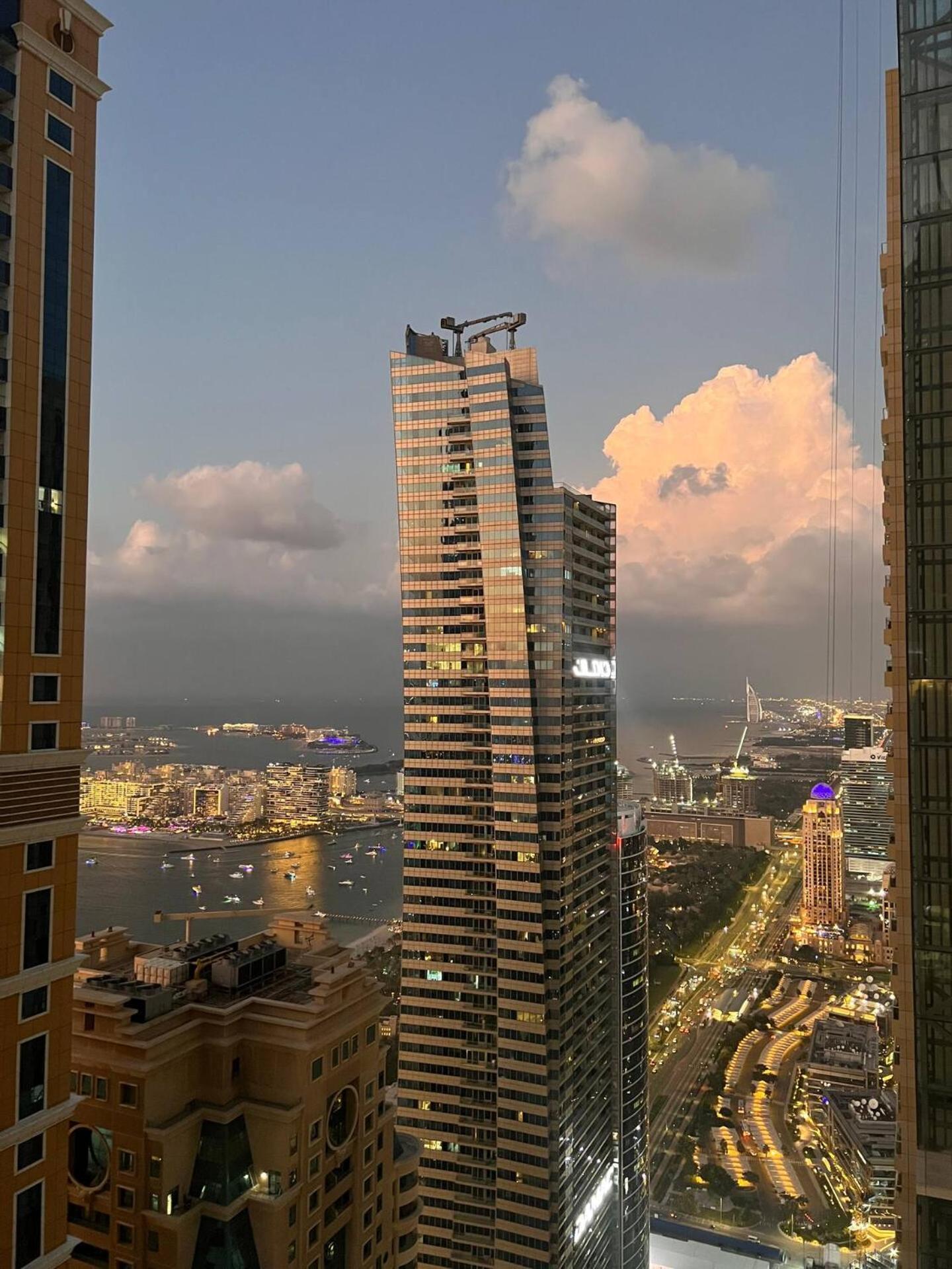Views To Feed Your Soul On 60Th Floor Aparthotel Dubai Exterior photo